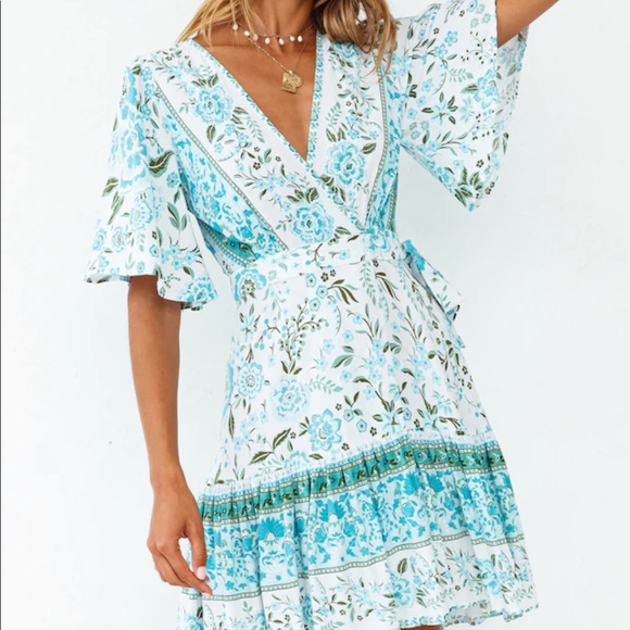 Fortunate One Floral Wrap Dress Size Medium - Picture 1 of 4